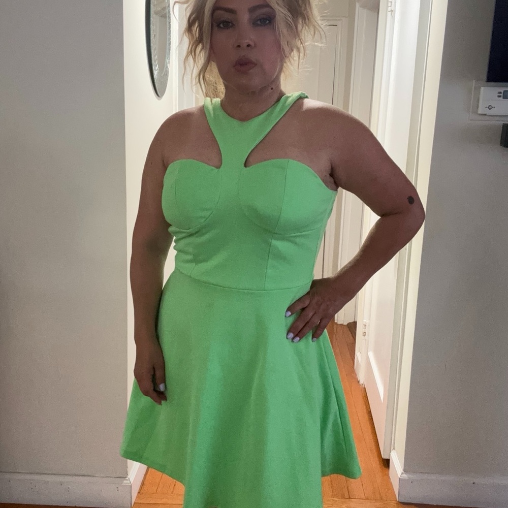 Elegant Green Sleeveless Dress